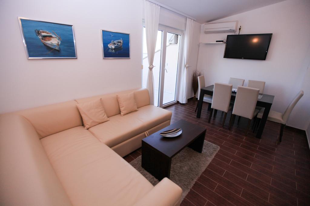 Apartments Miroslav Povljana Exterior photo